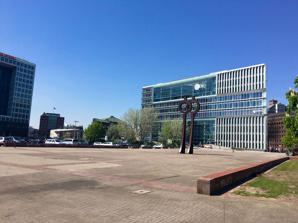 Place in front of the Deichtorhallen