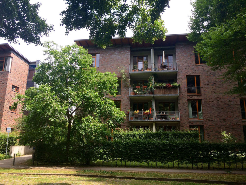 Beautiful residential areas around Alster-Nord, quiet, modern and green.