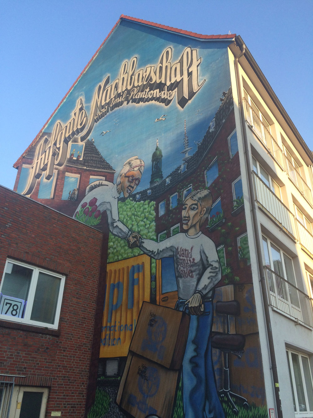 Building in Hohenfelde mit Graffiti