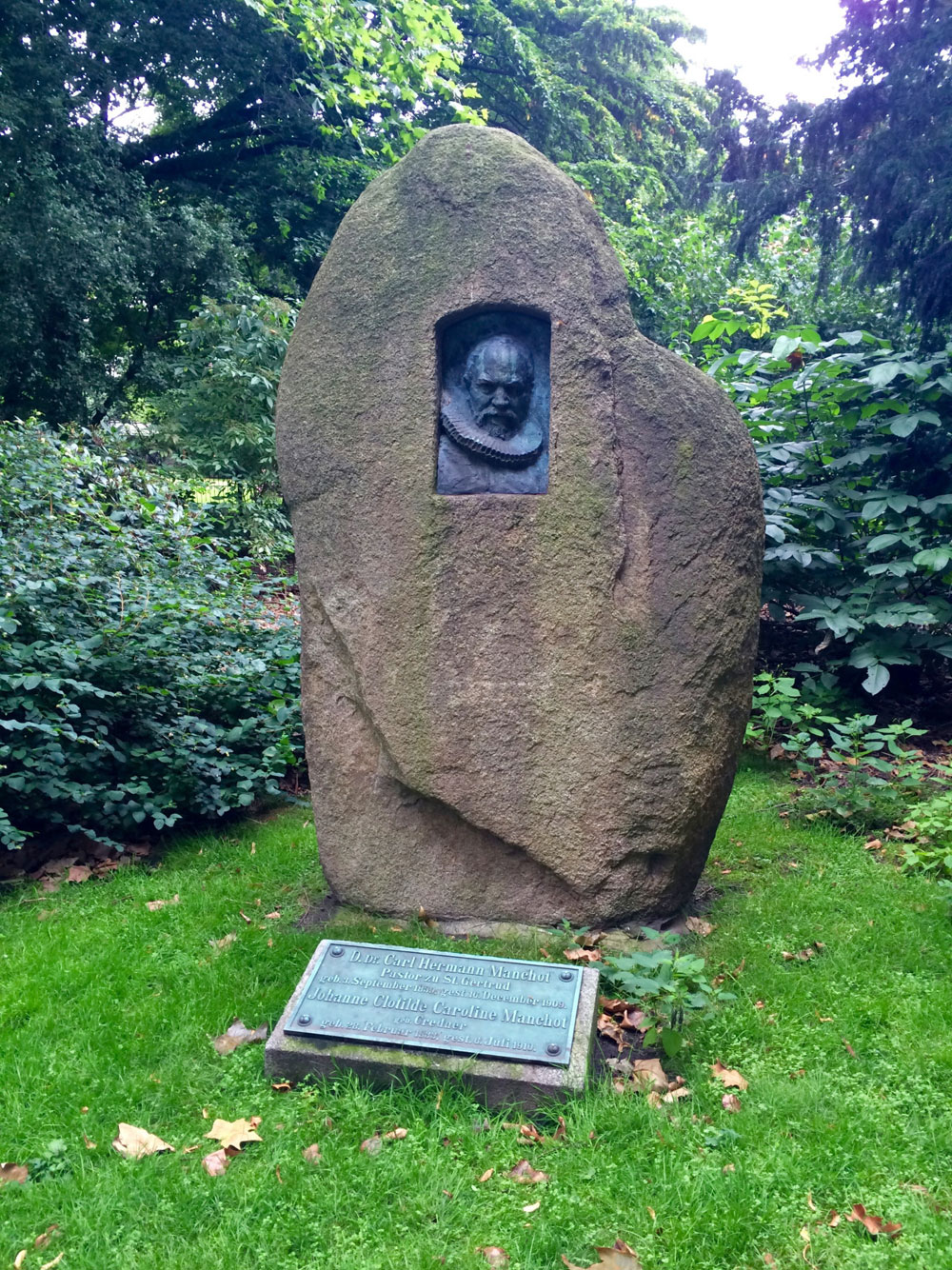 Monument to Carl Hermann Manehut